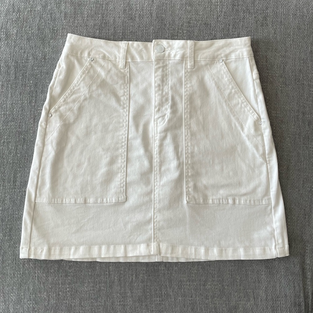 a loves a white jean skirt EUC